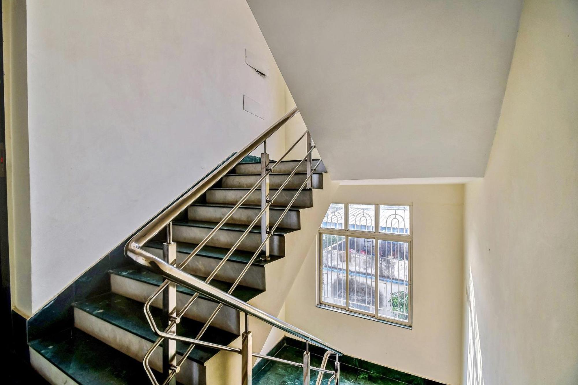 Capital O Kabita Guest House Near Acropolis Mall โกลกาตา ภายนอก รูปภาพ