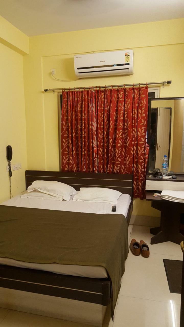 Capital O Kabita Guest House Near Acropolis Mall โกลกาตา ภายนอก รูปภาพ