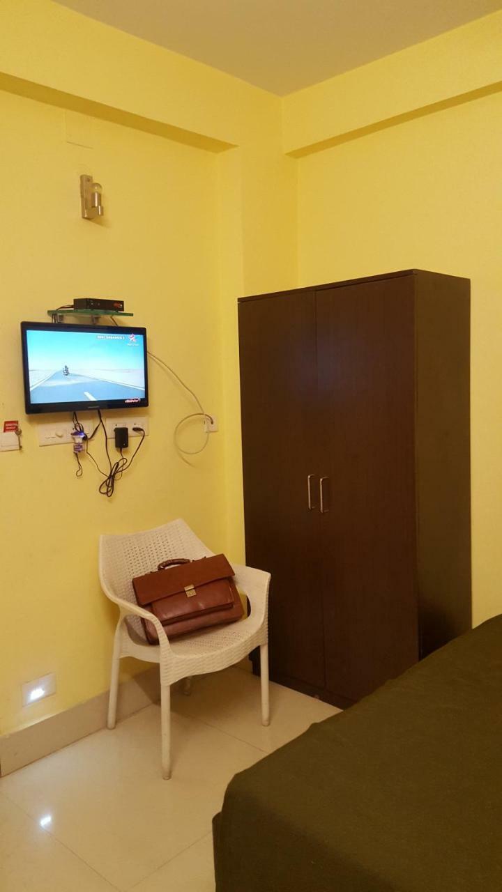 Capital O Kabita Guest House Near Acropolis Mall โกลกาตา ภายนอก รูปภาพ